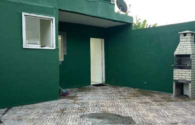 Imagem: A casa para alugar possui 2 Dormitórios, 1 Banheiro, 2 Vagas