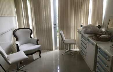 Imagem: O depósito possui 1 Vaga na garagem, 93m² de Área e está