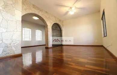 Imagem: A casa possui 3 Dormitórios, 3 Banheiros, 2 Vagas na garagem