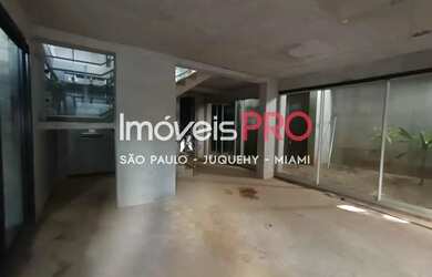 Imagem: O depósito possui 1 Vaga na garagem, 389m² de Área e Imóvel