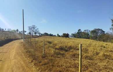 Imagem: O terreno possui 20.000m² de Área e está localizado em Matozinhos