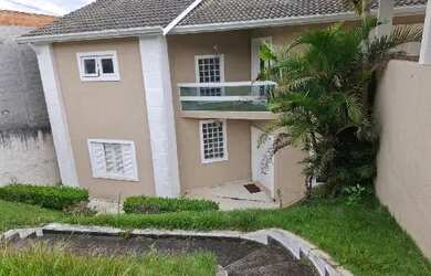 Imagem: A casa possui 4 Dormitórios, 1 Banheiro, 3 Vagas na garagem