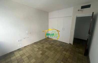 Imagem: O apartamento possui 3 Dormitórios, 1 Banheiro, 2 Vagas na