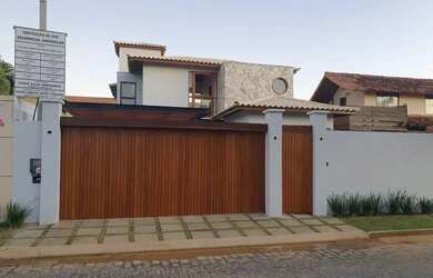 Imagem: A casa à venda possui 4 Dormitórios, 5 Banheiros, 4 Vagas