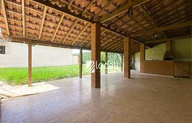 Imagem: A casa possui 3 Dormitórios, 1 Banheiro, 4 Vagas na garagem