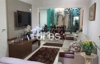 Imagem: A casa em condomínio possui 2 Dormitórios, 1 Banheiro, 2 Vagas