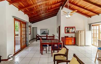 Imagem: A casa possui 4 Dormitórios, 4 Banheiros, 3 Vagas na garagem