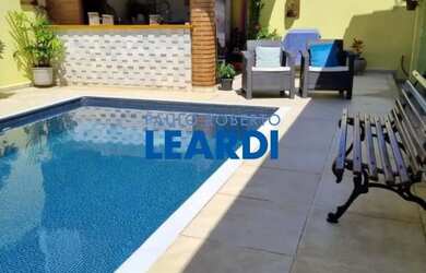 Imagem: A casa em condomínio à venda possui 4 Dormitórios, 4 Banheiros