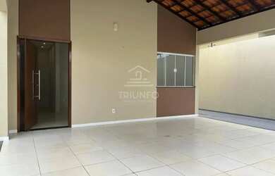 Imagem: A casa possui 3 Dormitórios, 4 Banheiros, 2 Vagas na garagem