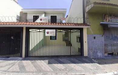 Imagem: A casa possui 3 Dormitórios, 2 Banheiros, 2 Vagas na garagem