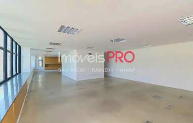 Imagem: O depósito para alugar possui 5 Vagas na garagem e 489m² de