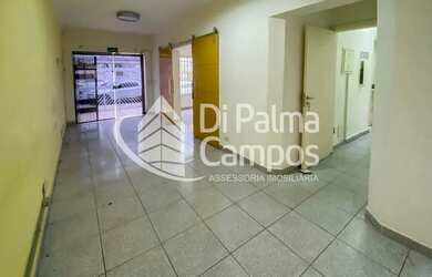 Imagem: O depósito possui 4 Vagas na garagem e 457m² de Área e está