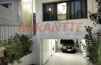 Imagem: A casa possui 3 Dormitórios, 3 Banheiros, 4 Vagas na garagem