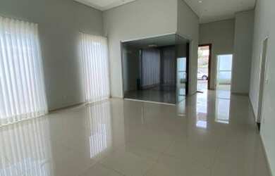 Imagem: A casa em condomínio possui 3 Dormitórios, 3 Banheiros, 280m²