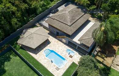 Imagem: A fazenda possui 350m² de Área e está localizado em Centro