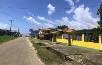 Imagem: A casa possui 3 Dormitórios, 3 Vagas na garagem, Varanda e