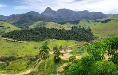 Imagem: O terreno possui 200m² de Área e está localizado em Pedro