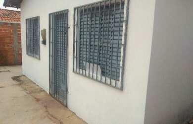 Imagem: A casa possui 2 Dormitórios, 2 Banheiros, 5 Vagas na garagem