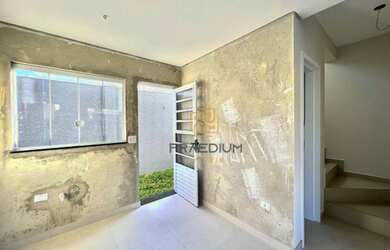 Imagem: A casa possui 3 Dormitórios, 3 Banheiros, 1 Vaga na garagem