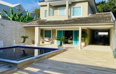 Imagem: A casa em condomínio possui 4 Dormitórios, 4 Banheiros, 5