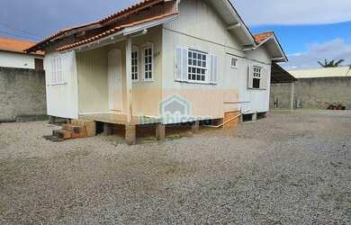 Imagem: A casa possui 2 Dormitórios, 1 Banheiro, 1 Vaga na garagem