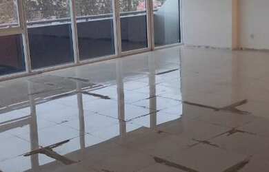 Imagem: O depósito possui 4 Vagas na garagem, 132m² de Área e Imóvel