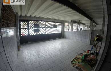 Imagem: A casa possui 3 Dormitórios, 2 Banheiros, 2 Vagas na garagem