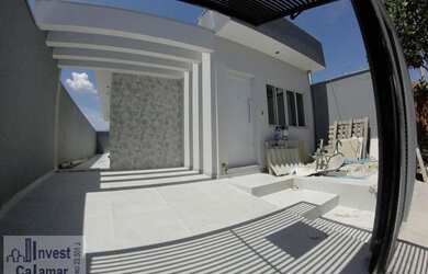 Imagem: A casa possui 3 Dormitórios, 2 Banheiros, 2 Vagas na garagem