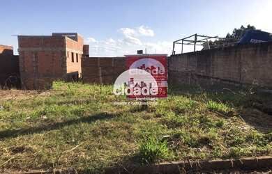 Imagem: O terreno possui 200m² de Área, Imóvel mobiliado e está