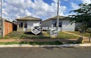 Imagem: A casa possui 2 Dormitórios, 1 Banheiro, 1 Vaga na garagem