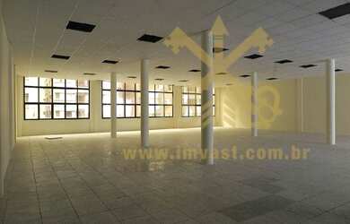 Imagem: O depósito possui 5 Vagas na garagem e 2222m² de Área e está