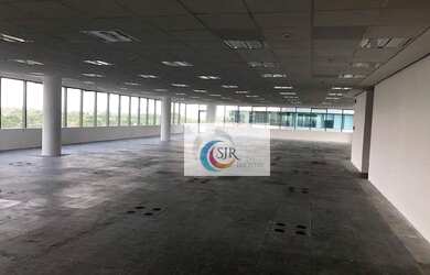 Imagem: O depósito possui 5 Vagas na garagem e 1127m² de Área e está