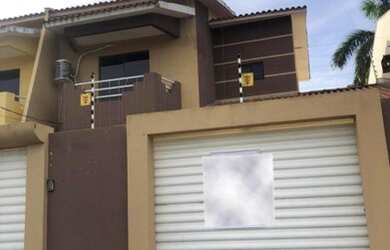 Imagem: A casa possui 3 Dormitórios, 3 Banheiros, 3 Vagas na garagem