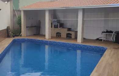 Imagem: A casa em condomínio possui 4 Dormitórios, 4 Banheiros, 3