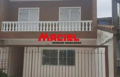 Imagem: A casa possui 4 Dormitórios, 3 Banheiros, 2 Vagas na garagem