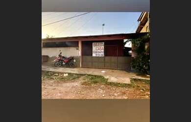 Imagem: A casa possui 3 Dormitórios, 2 Banheiros, 1 Vaga na garagem