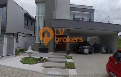 Imagem: A casa em condomínio possui 4 Dormitórios, 4 Banheiros, 5