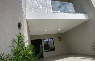 Imagem: A casa possui 2 Dormitórios, 3 Banheiros, 2 Vagas na garagem