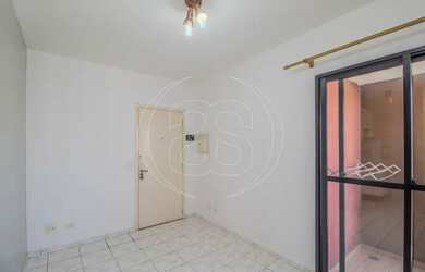 Imagem: O apartamento possui 1 Dormitório, 1 Banheiro, 1 Vaga na garagem