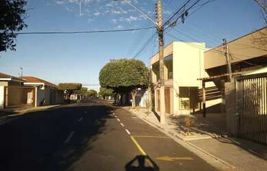 Imagem: O depósito possui 2 Vagas na garagem e 30m² de Área e está