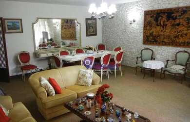 Imagem: A casa possui 3 Dormitórios, 5 Banheiros, 3 Vagas na garagem