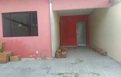 Imagem: A casa possui 2 Dormitórios, 1 Banheiro, 1 Vaga na garagem