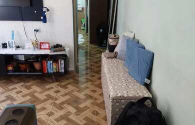 Imagem: A casa possui 3 Dormitórios, 2 Banheiros, 2 Vagas na garagem