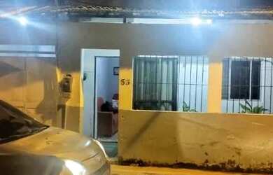 Imagem: A casa possui 2 Dormitórios, 1 Banheiro, 1 Vaga na garagem