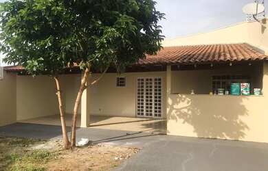 Imagem: A casa possui 1 Dormitório, 1 Banheiro, 2 Vagas na garagem