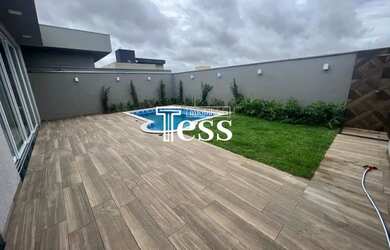 Imagem: A casa em condomínio possui 3 Dormitórios, 4 Banheiros, 4