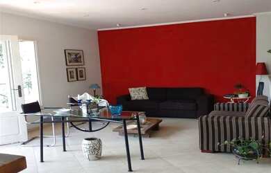 Imagem: A casa para alugar possui 4 Dormitórios, 5 Banheiros, 3 Vagas