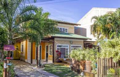 Imagem: A casa possui 3 Dormitórios, 1 Banheiro, 3 Vagas na garagem