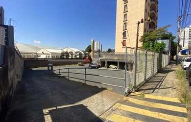 Imagem: O terreno possui 1.800m² de Área e está localizado em Centro