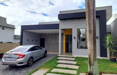 Imagem: A casa em condomínio possui 3 Dormitórios, 3 Banheiros, 4